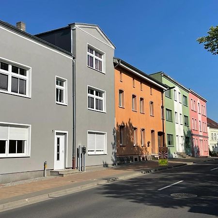 Modern Eingerichtet-Stadtnah-Ferienwohnung Mit Geschirrspueler Und Waschmaschine Friedland  Exterior photo